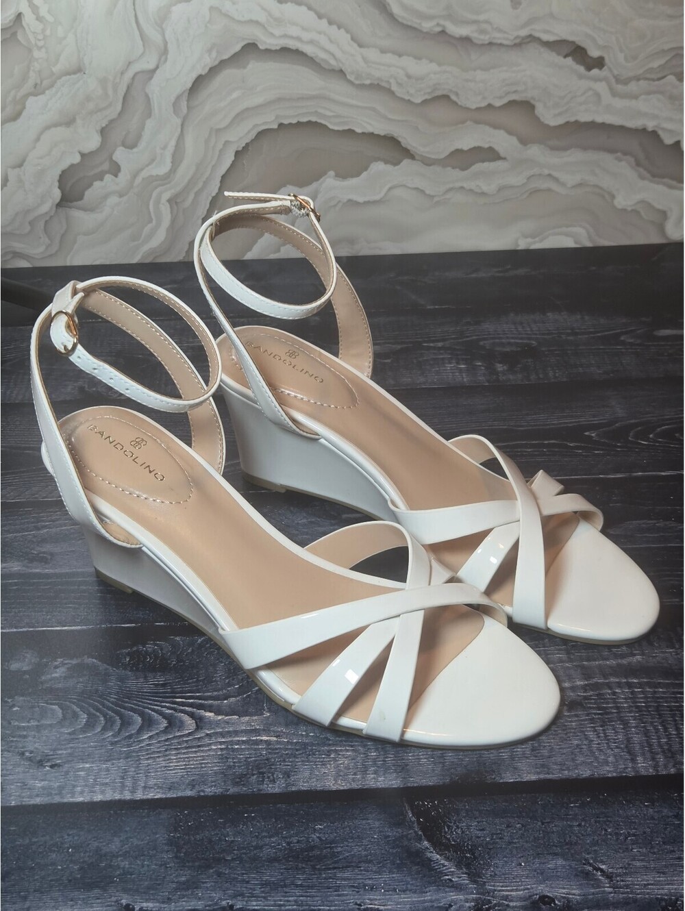 Bandolino bnADLER3 White Patent Strappy Wedge Sandals Women’s 9M NIB